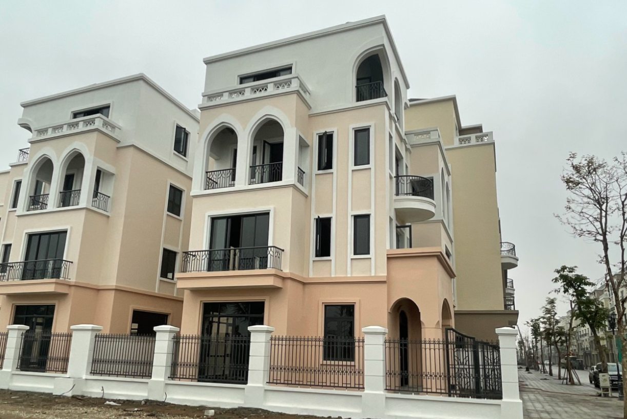 Bán cắt lỗ căn góc shophouse Sao Biển 1 hướng chính Đông, đường Biển Xanh 97m2 Vinhomes Ocean Park 2