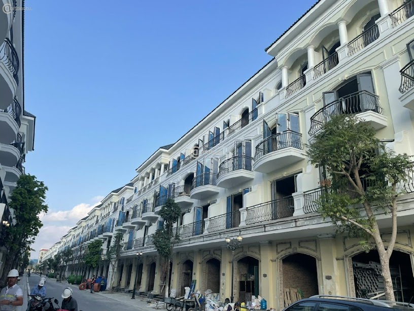 Bán cắt lỗ nhà phố shophouse hướng chính Nam phân khu Chà Là - Vinhomes Ocean Park 2 - 80m2