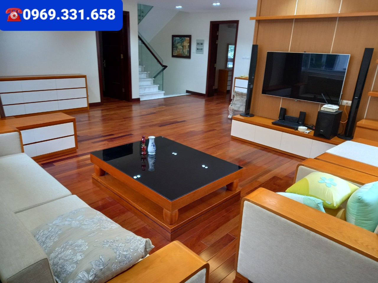 Biệt thự đơn lập sân vườn rộng 3 phòng ngủ, đầy đủ đồ bên Ecopark cho thuê