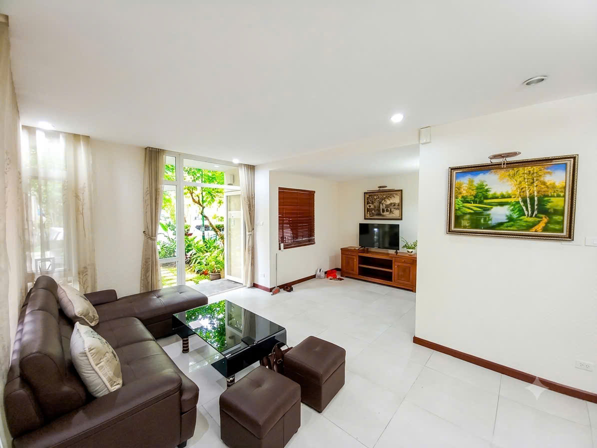 Biệt thự song lập 3 phòng ngủ, đủ đồ giá tốt bên Vườn Tùng Ecopark cần cho thuê
