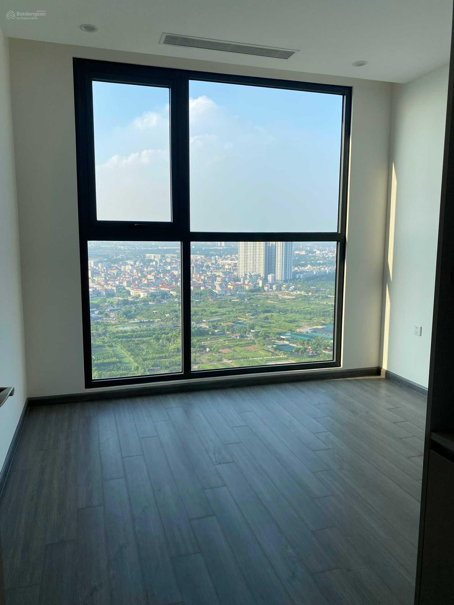 Cần bán căn hộ Studio hướng Nam toà R1.10 Vinhomes Ocean Park 30m2 tầng cao view thông thoáng