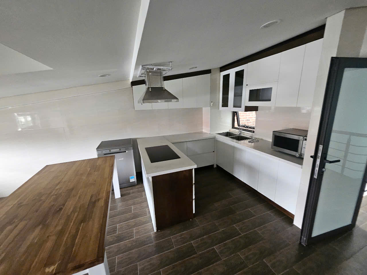 Cần chuyển nhượng căn nhà phố thảo nguyên 90m2, 4 phòng ngủ,đủ đồ đẹp