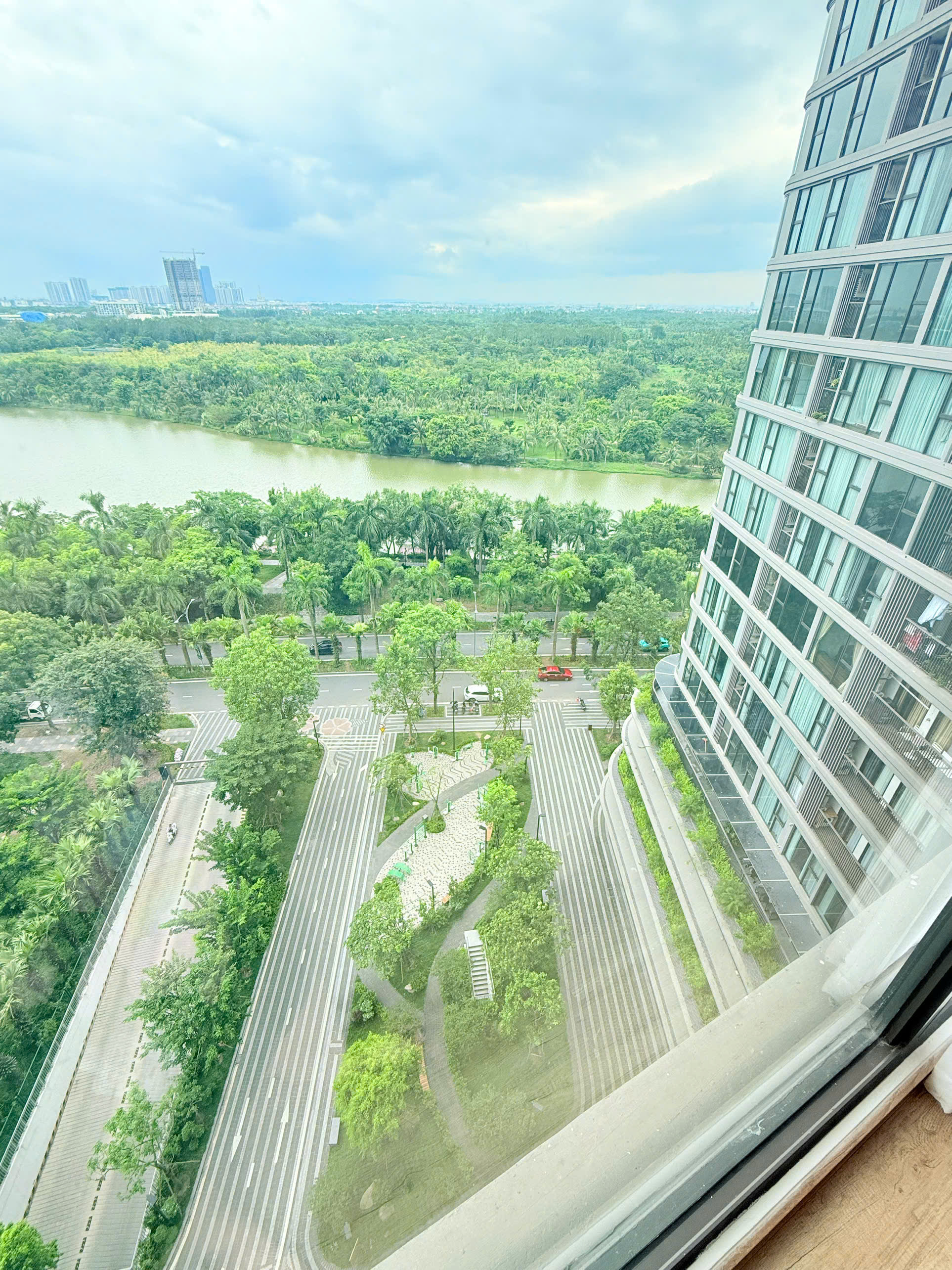 Căn hộ 2 phòng ngủ, đủ đồ tòa L1 Landmark Ecopark cần cho thuê
