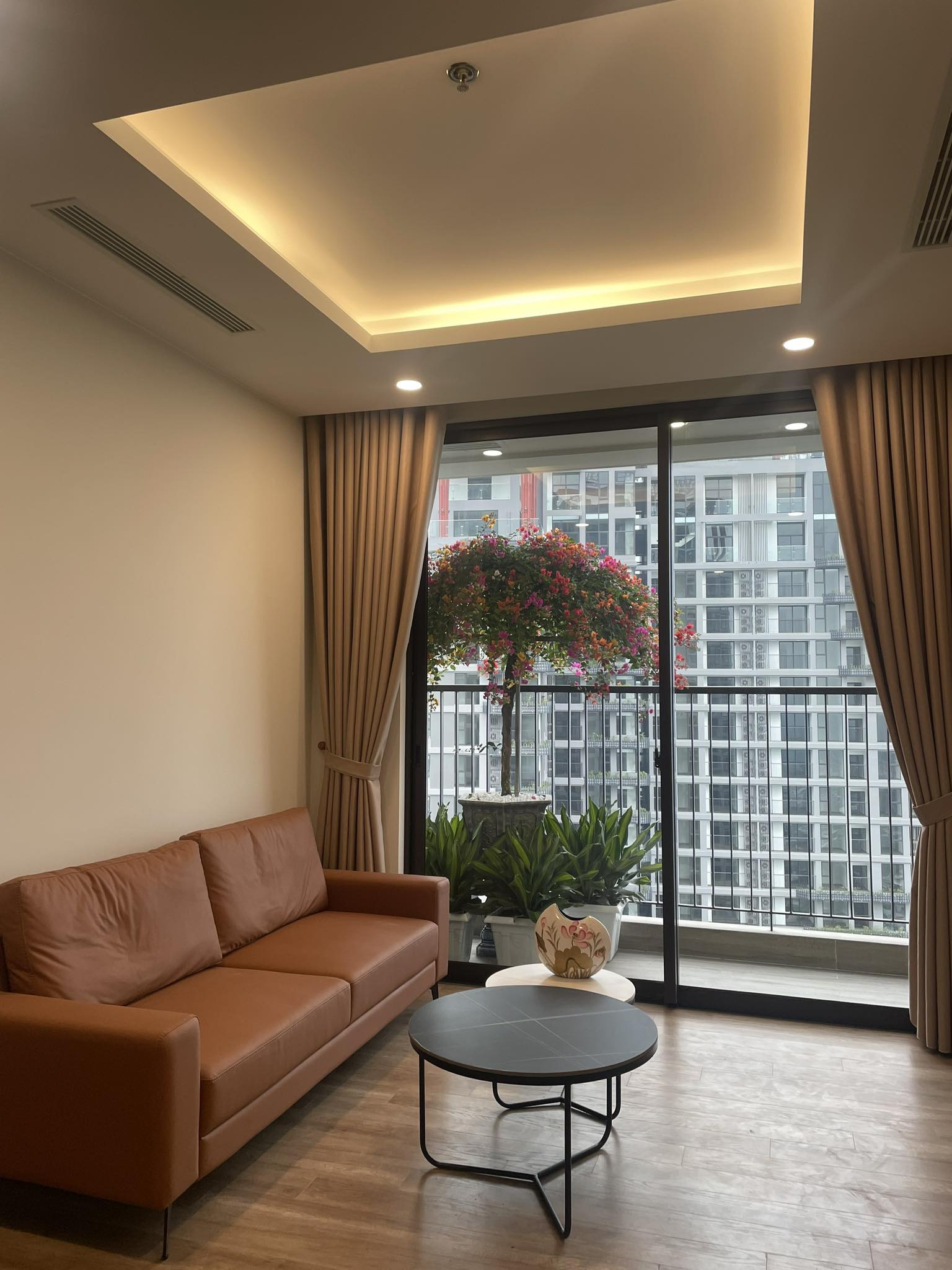 Cần cho thuê căn hộ 2 phòng ngủ, full nội thất tòa Onsen view nhìn hồ Thiên Nga diện tích 63m2 Ecopark