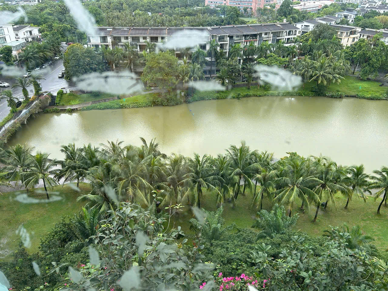 Căn hộ 2 phòng ngủ, full đồ đẹp, có view hồ bên tòa Lake 2 Ecopark cho thuê