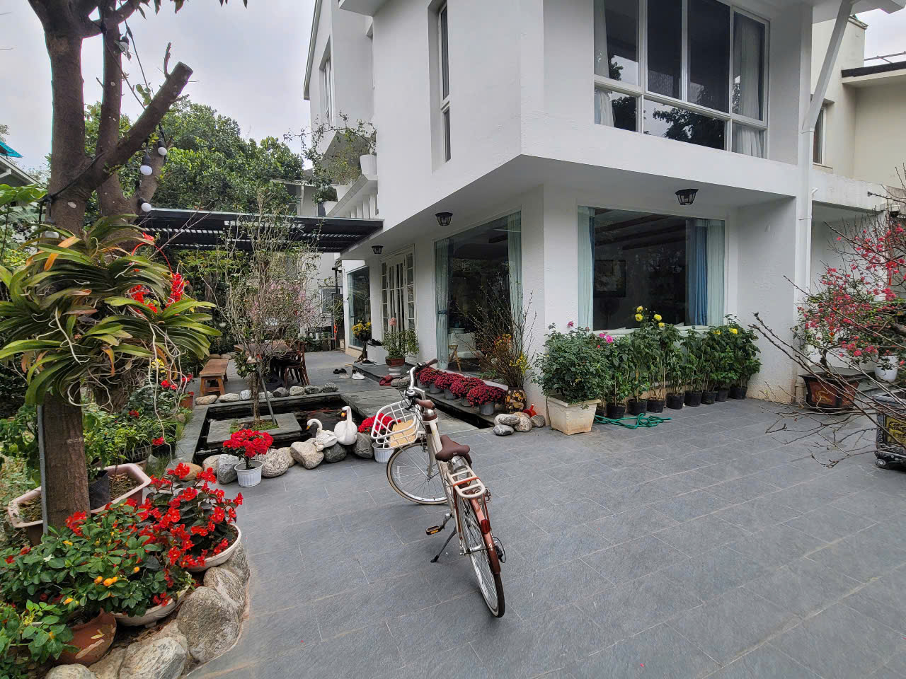 Chính chủ cần bán căn BTSL 200m2, đầy đủ đồ bên khu Vườn mai Ecopark