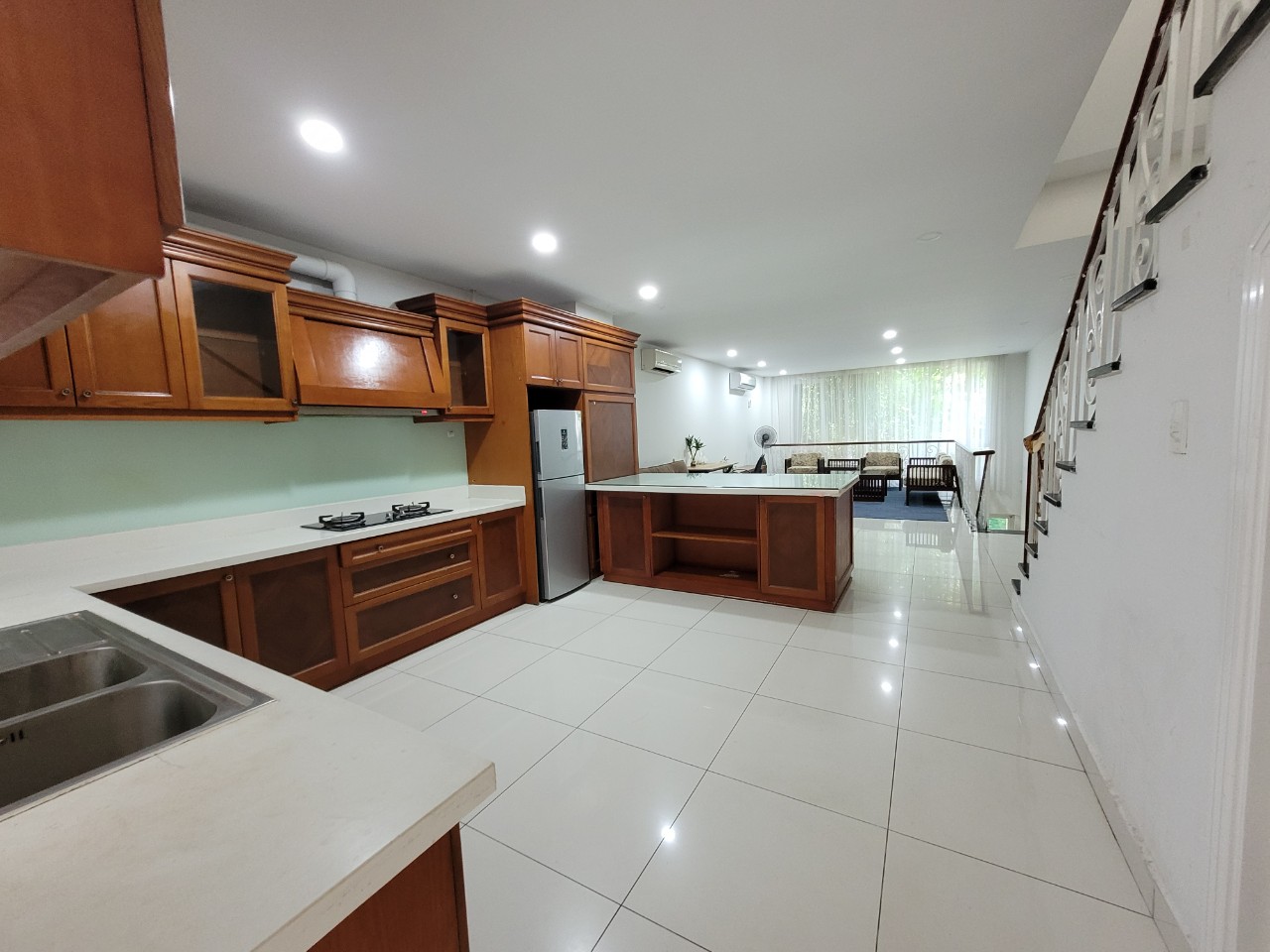 Chính chủ gửi bán shophouse hướng tây bắc Phố Trúc dãy B - DT: 110m2 x 4 tầng Ecopark Văn Giang