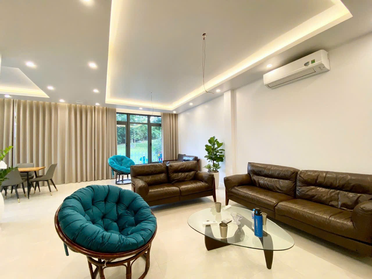 Cần thuê biệt thự đơn lập diện tích: 250m2 đầy đủ nội thất, có bể bơi khu Marina Waterfront Ecopark