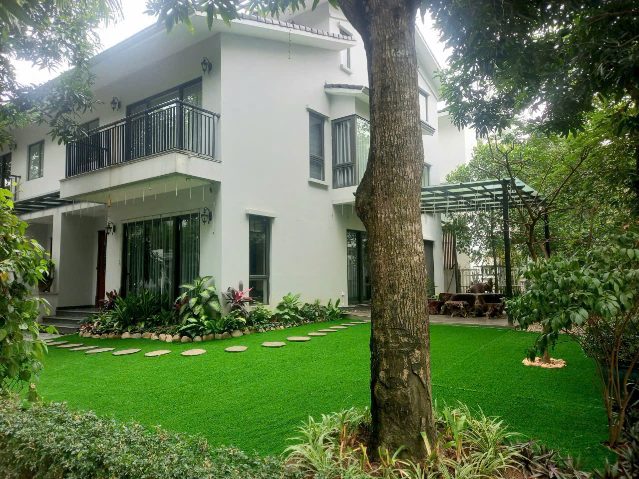 Cho Thuê Biệt Thự Căn Góc Park River Ecopark 260m2: 5PN, Sân Vườn Rộng, Full Đồ Đẹp