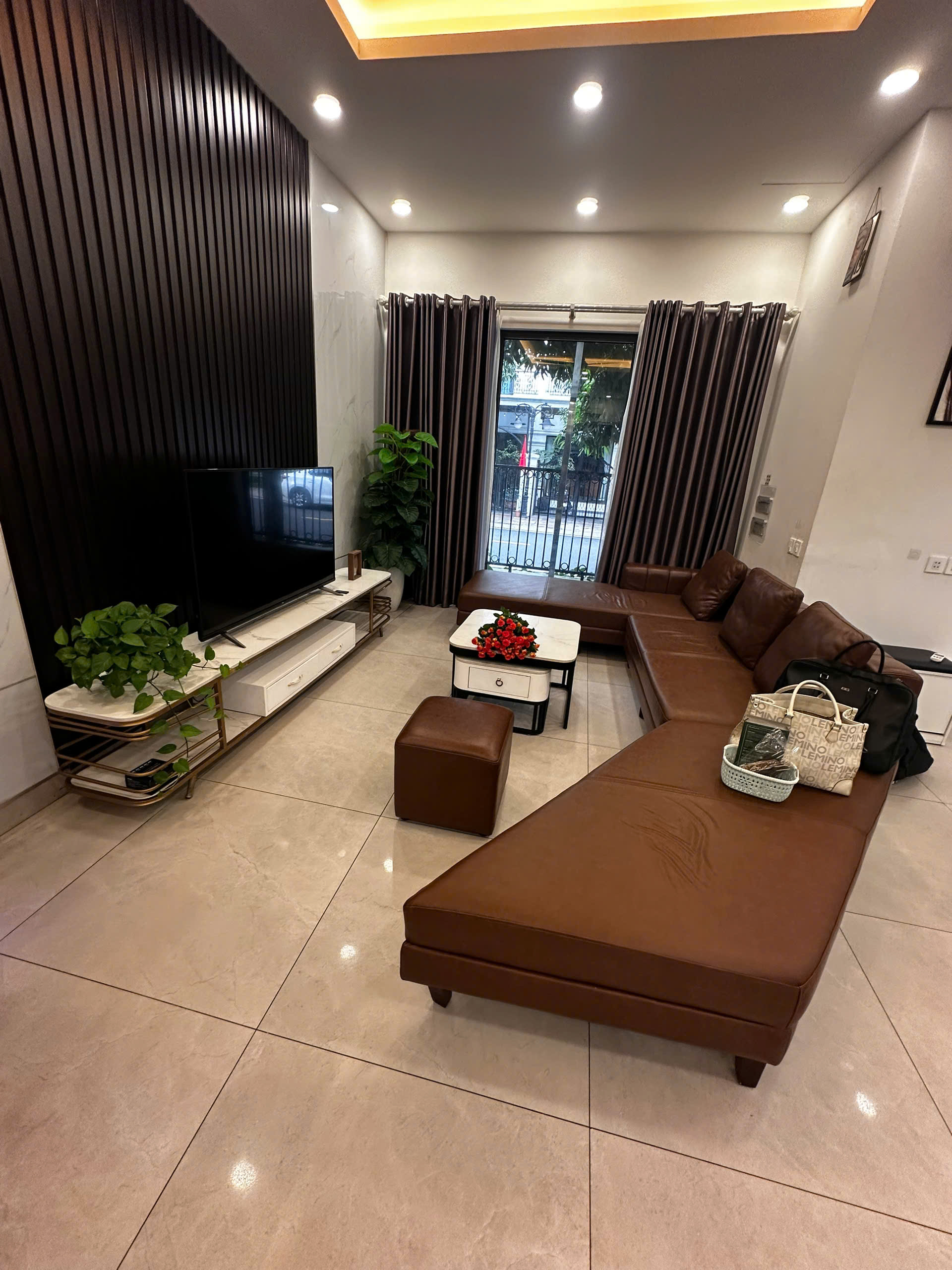 Cho Thuê Biệt Thự Song Lập 4 Phòng Ngủ Full Nội Thất Khu Sao Biển (Gần Hồ) Vinhomes Ocean Park 1