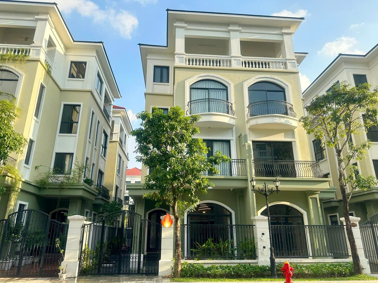 [CHO THUÊ] BIỆT THỰ SONG LẬP 5 PHÒNG NGỦ,FULL ĐỒ KHU SAN HÔ - VINHOMES OCEAN PARK 2