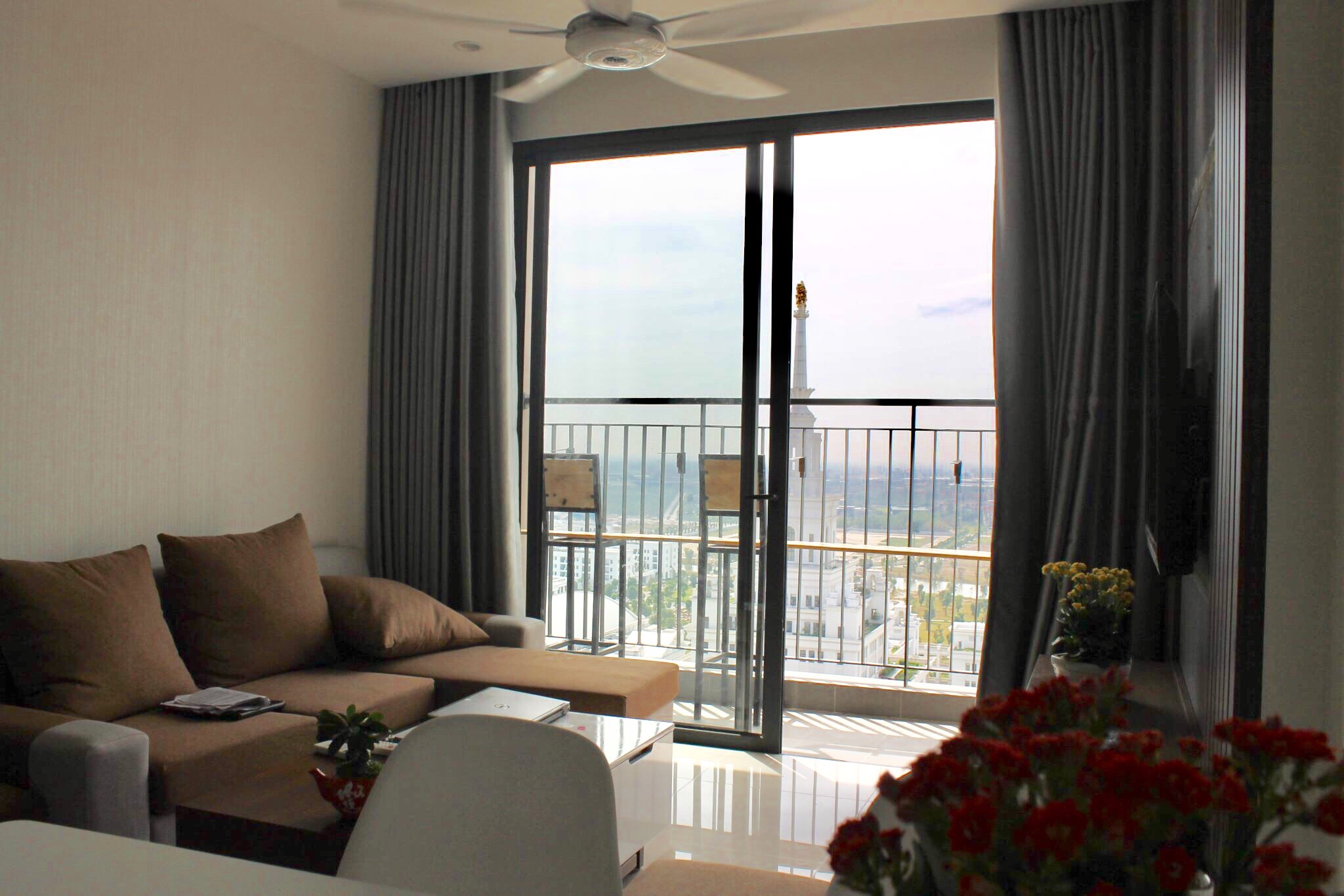 Cho thuê căn hộ 1 phòng ngủ R1.08 Vinhomes Ocean Park diện tích 43m2 đủ đồ view trường VinUni