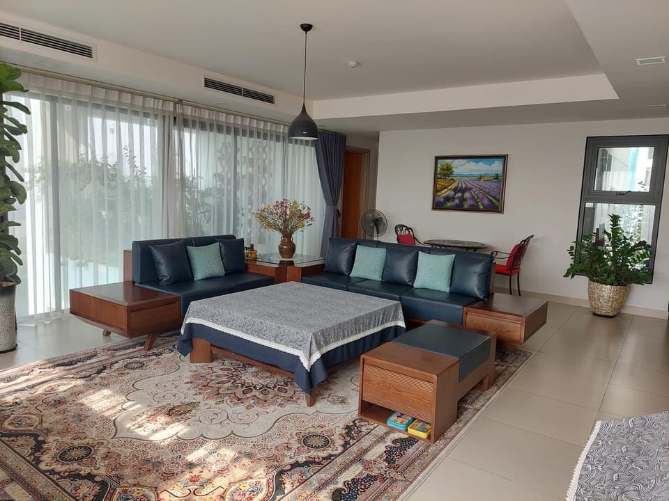 Cho thuê căn hộ 3 phòng ngủ full đồ nội thất 158m2 ,tòa Sky 3 KĐT Ecopark view ra hồ bơi