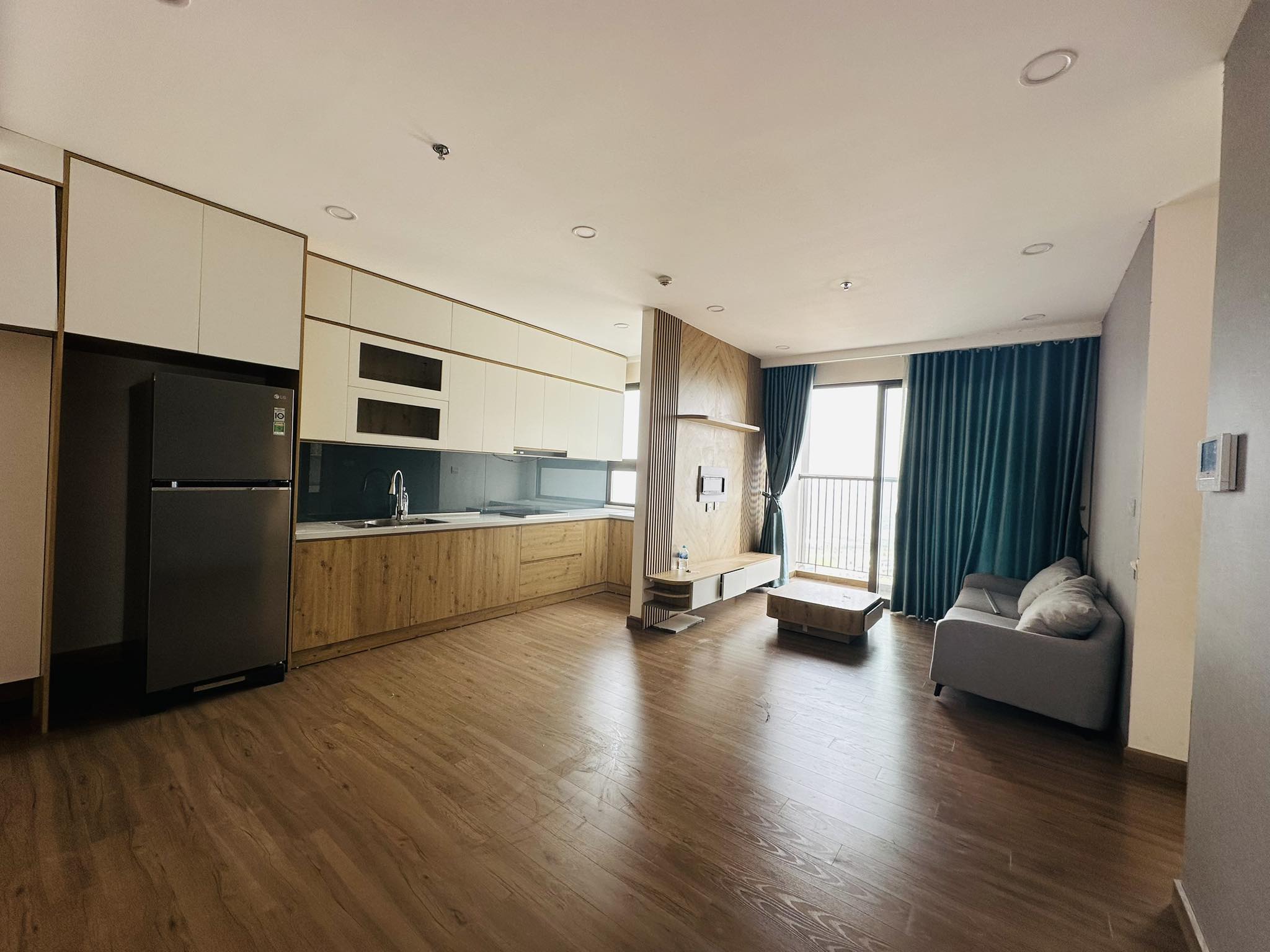 Cho thuê căn hộ 3 ngủ tầng trung tòa S1 Sky Oasis Ecopark Văn Giang