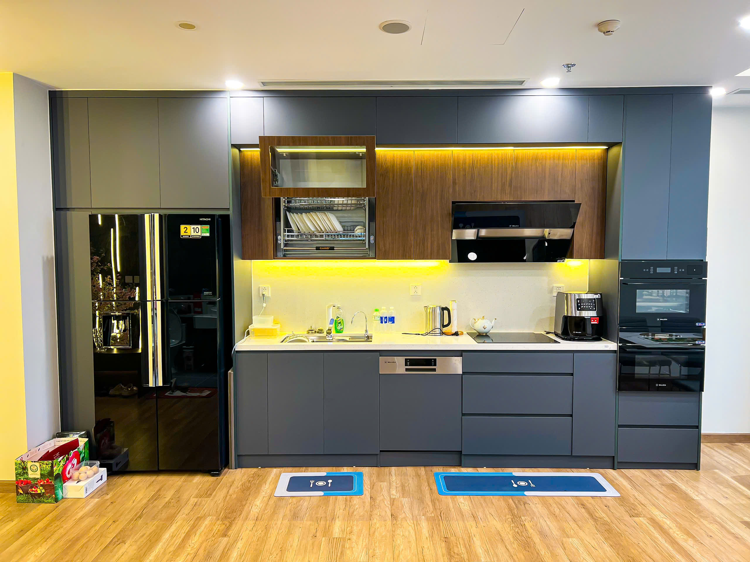 Cho thuê căn hộ 3 phòng ngủ, full nội thất sang trọng bên tòa R2 Onsen Ecopark