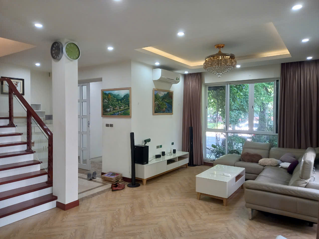 Reason price 5 bedrooms villa to rent in Mimosa 1
