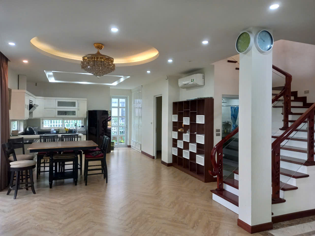 Reason price 5 bedrooms villa to rent in Mimosa 4